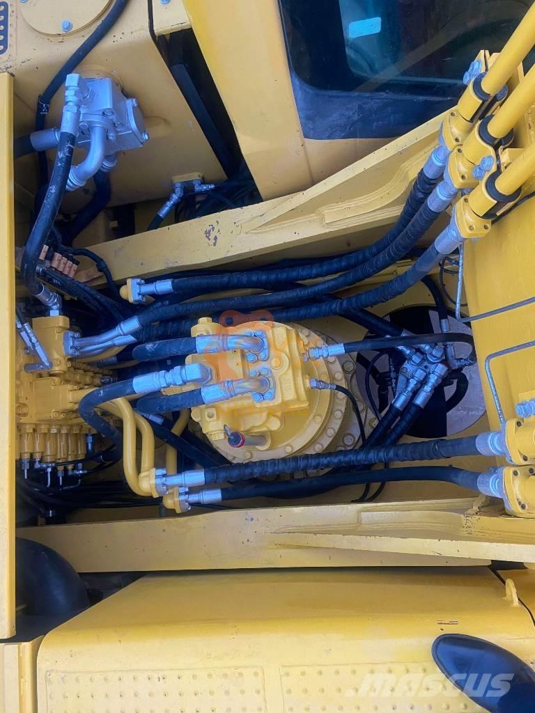 Komatsu PC 450 LC-8 حفارات زحافة