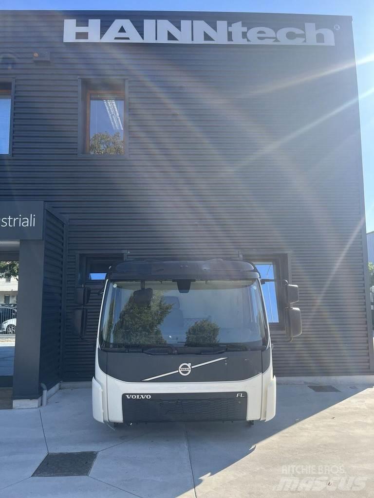 Volvo Day Cab كابينة والداخلية