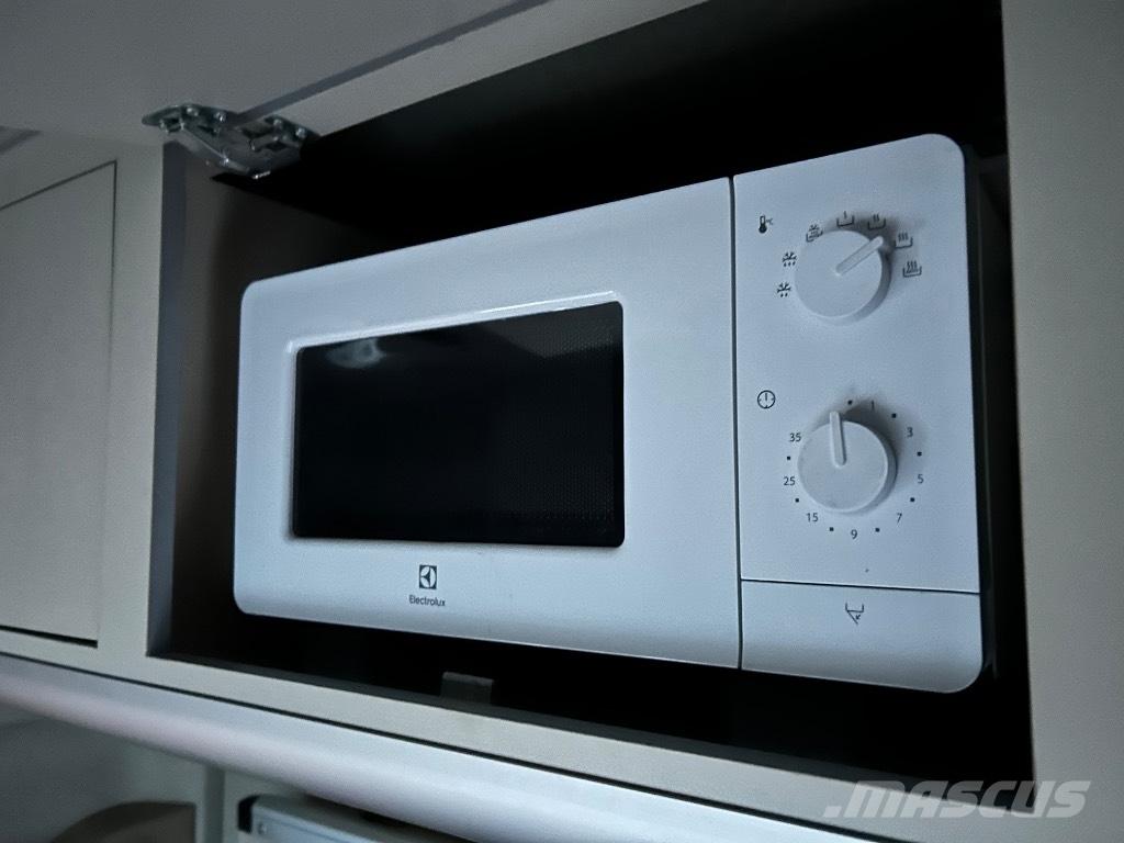 Mercedes-Benz 2853 شاحنات بمقصورة وهيكل