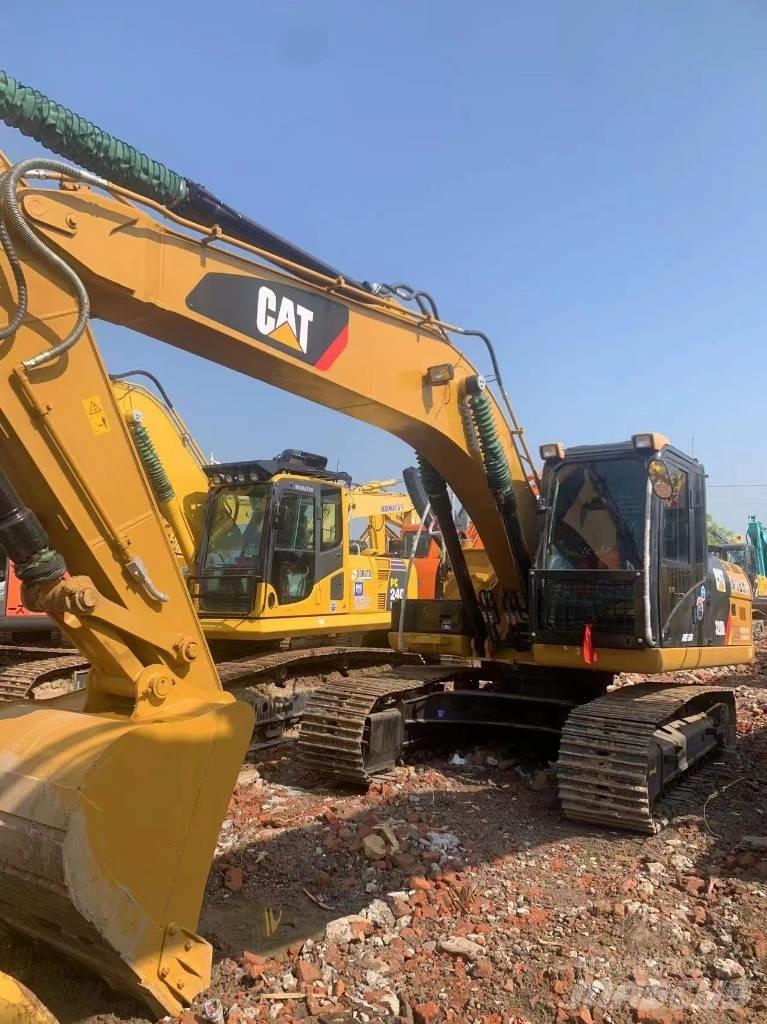 CAT 320 D L حفارات زحافة