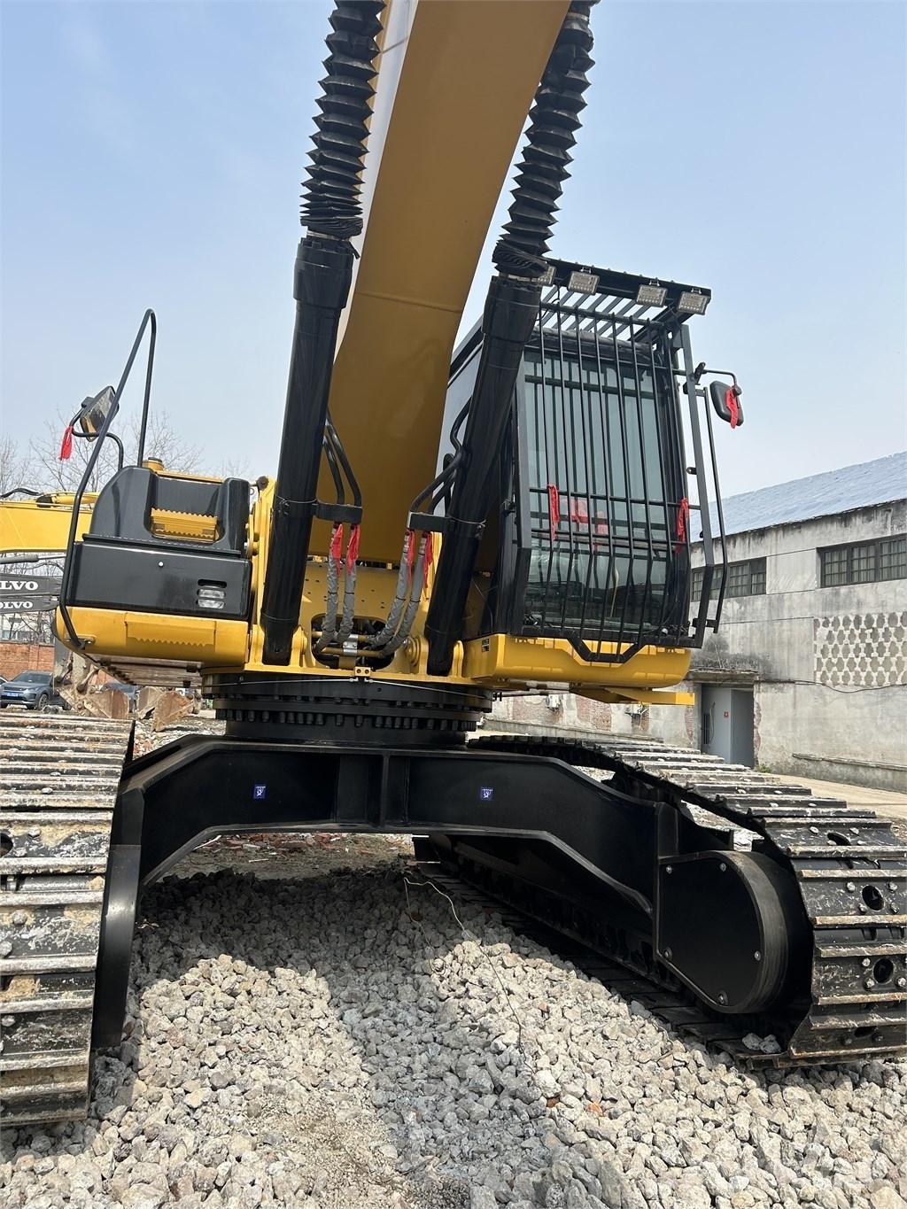 CAT 340 حفارات زحافة