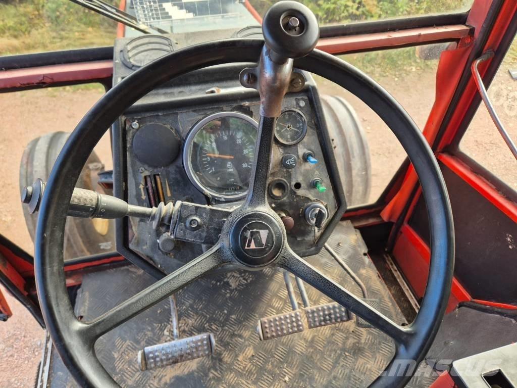 Valmet 805 الجرارات