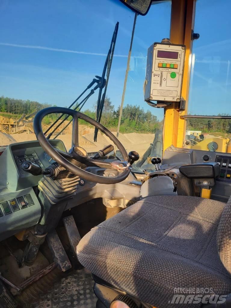 Volvo L180C لوادر بعجل