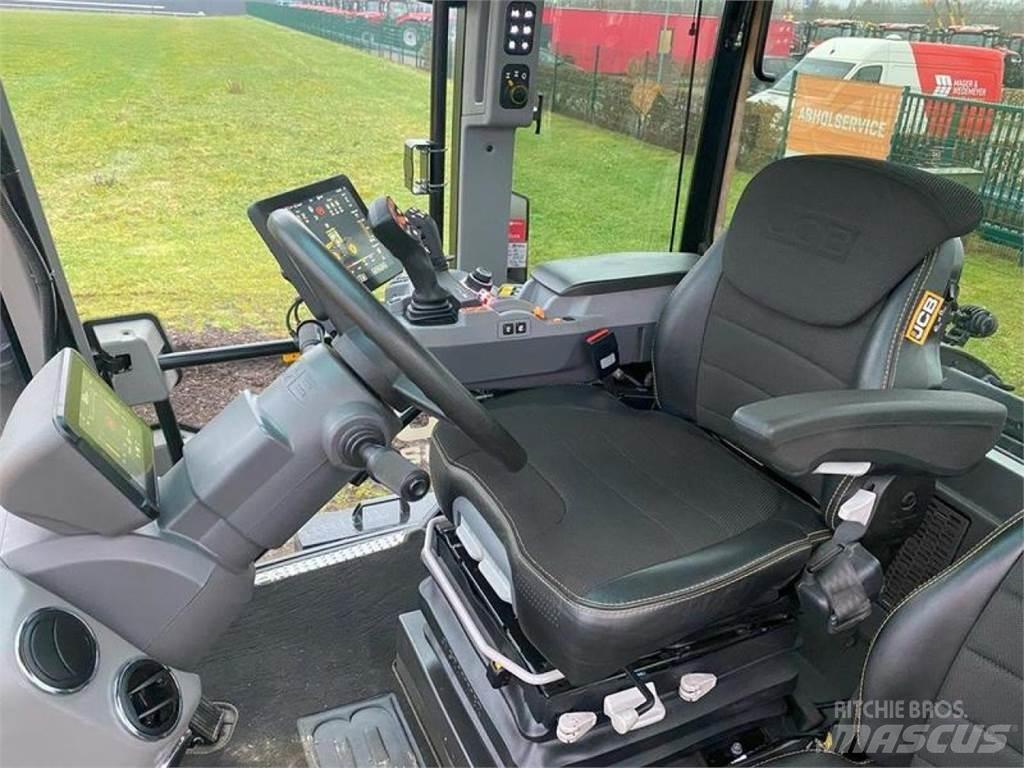 JCB 4220 ICON الجرارات