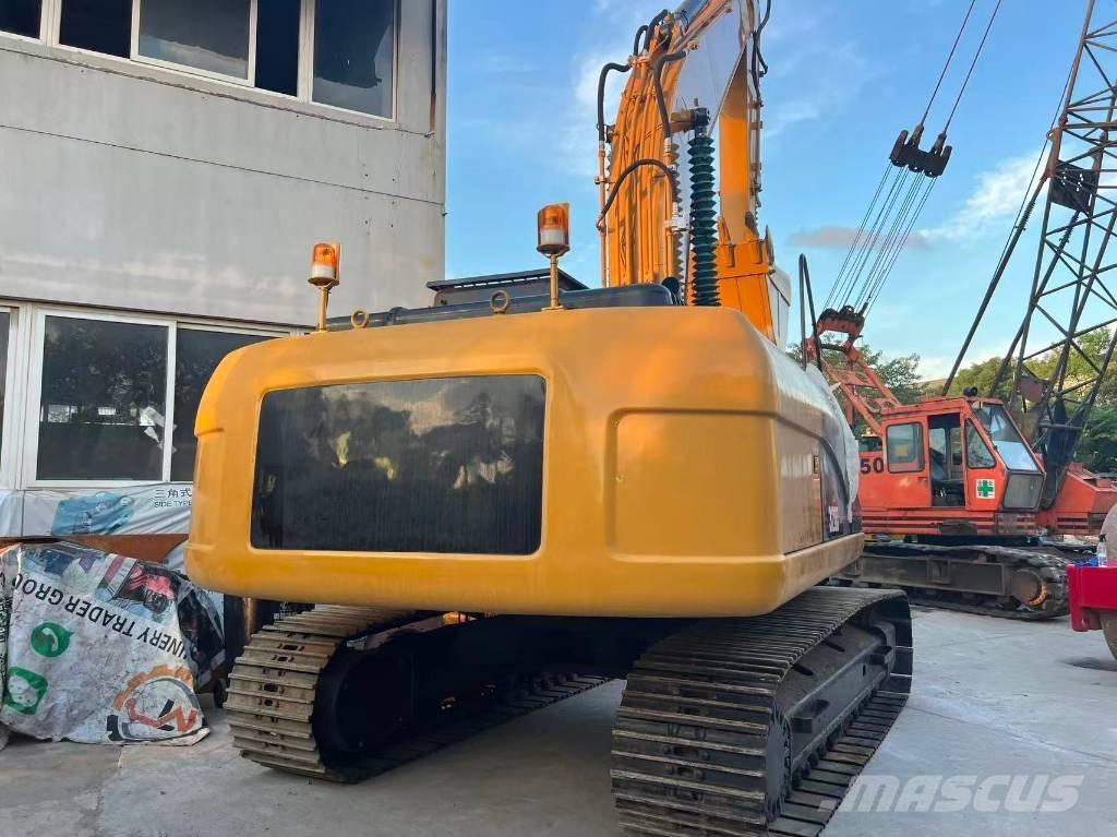 CAT 320 D حفارات زحافة