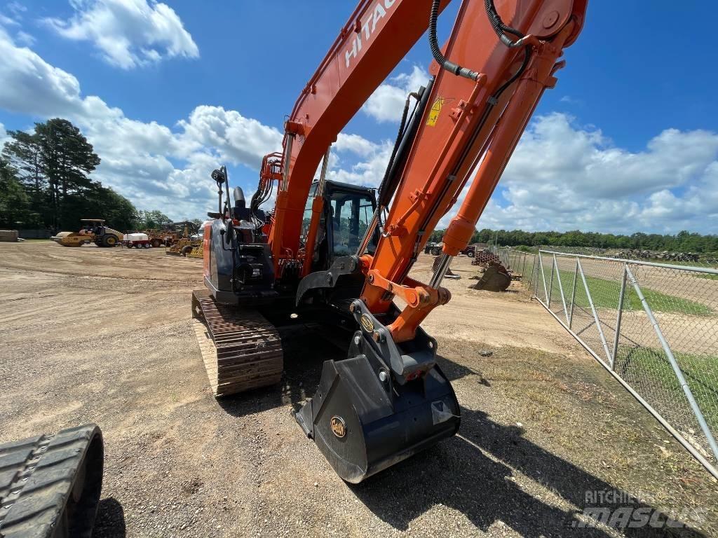Hitachi ZX 135 US-6 حفارات زحافة