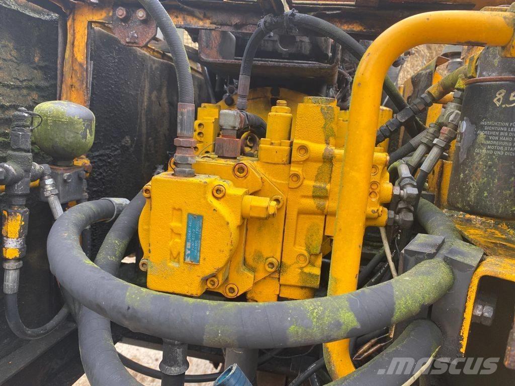 JCB JS 130 حفارات زحافة