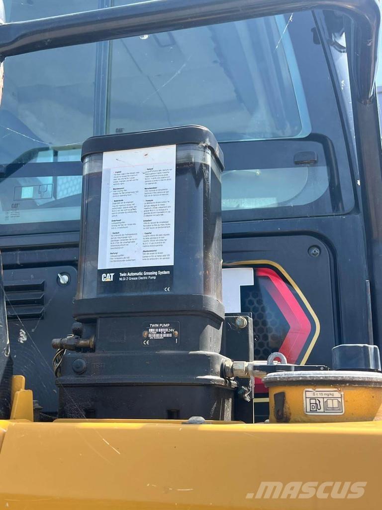 CAT 730 شاحنات المخلفات الصلبة