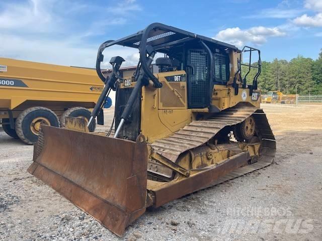 CAT D 6 T LGP بلدوزرات مجنزرة