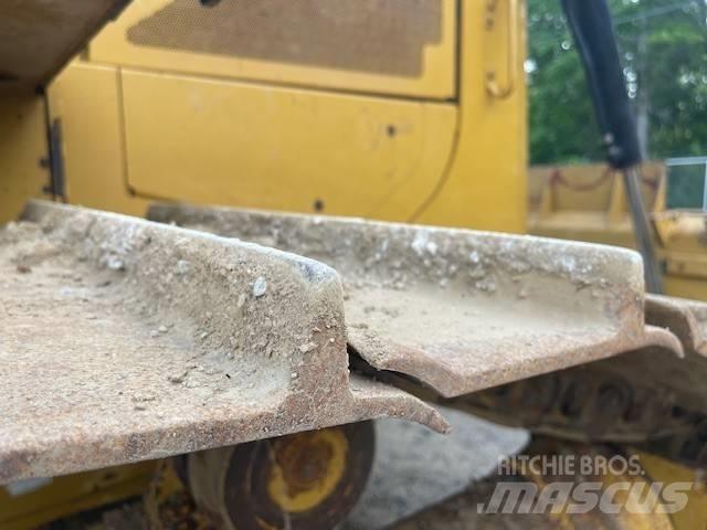 CAT D 6 T LGP بلدوزرات مجنزرة