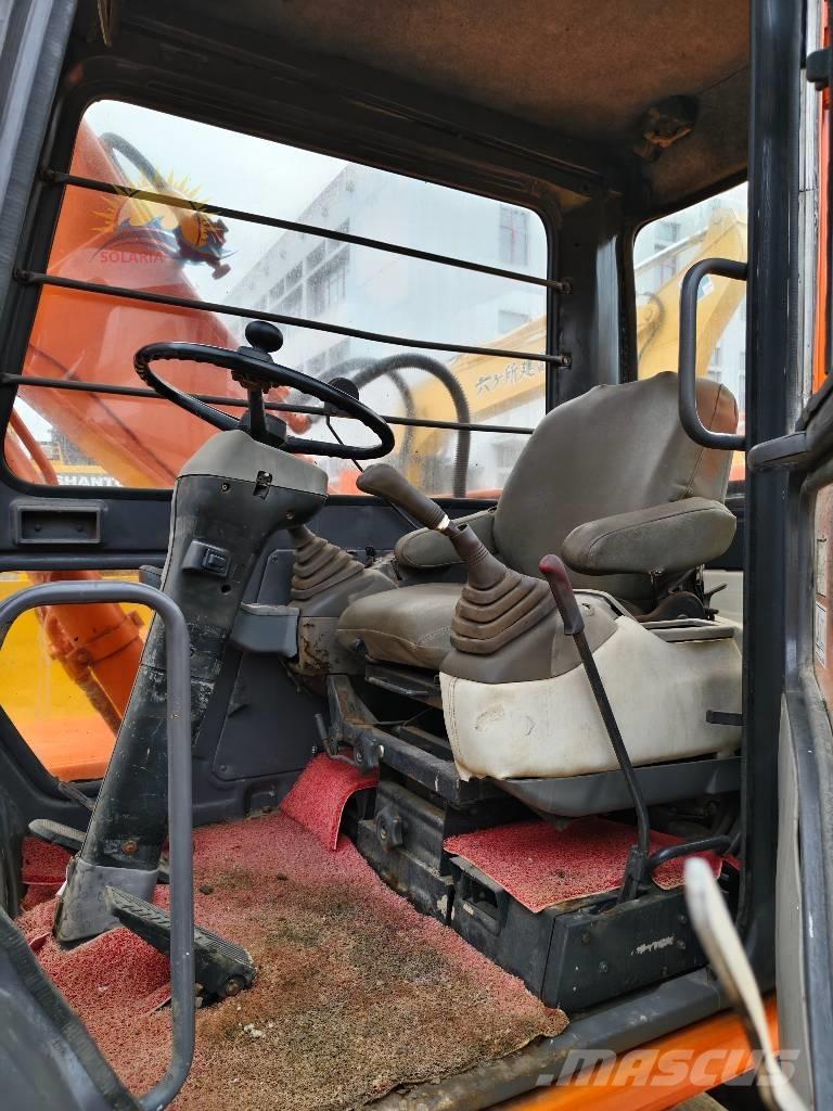 Hitachi EX 100 W D حفارات بعجل