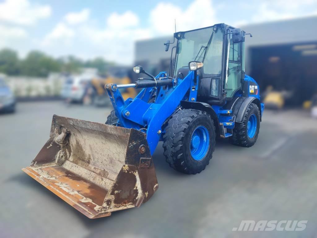 CAT 908 M لوادر بعجل