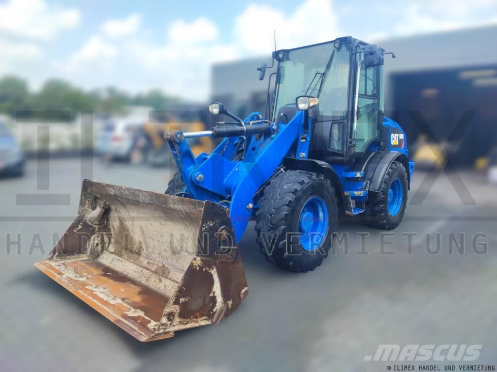 CAT 908 M لوادر بعجل