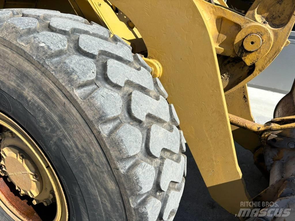 CAT 936 لوادر بعجل
