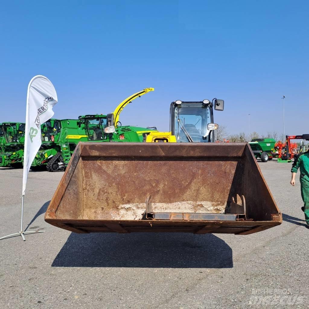 JCB 550-80 معدات مناولة لأغراض الزراعة