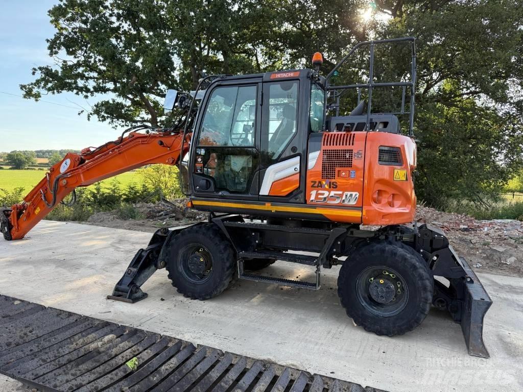 Hitachi ZX 135 W-7 حفارات بعجل