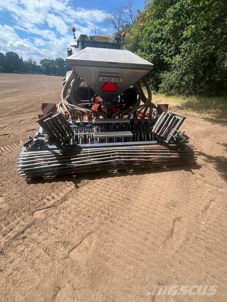 Kuhn HR 304 D الكاسحات وقلابات التربة ذات المحركات