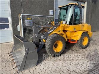 Volvo L30GS لوادر صغيرة