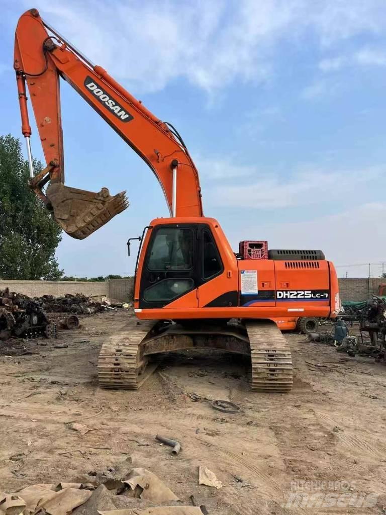 Doosan DH 225 LC-7 حفارات زحافة