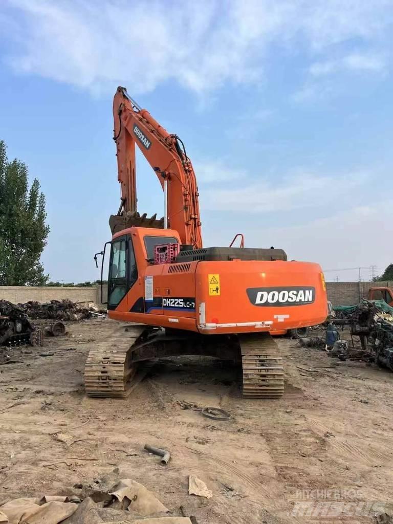 Doosan DH 225 LC-7 حفارات زحافة