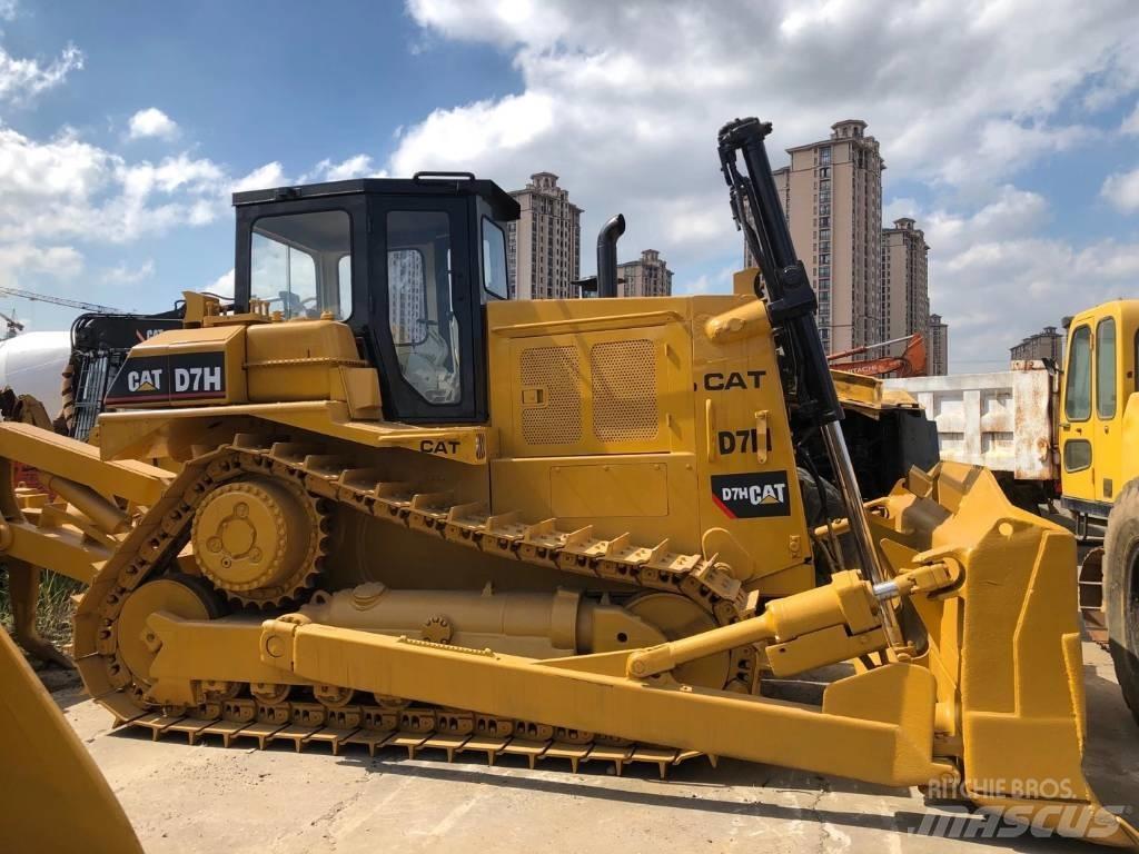 CAT D 7 H بلدوزرات مجنزرة