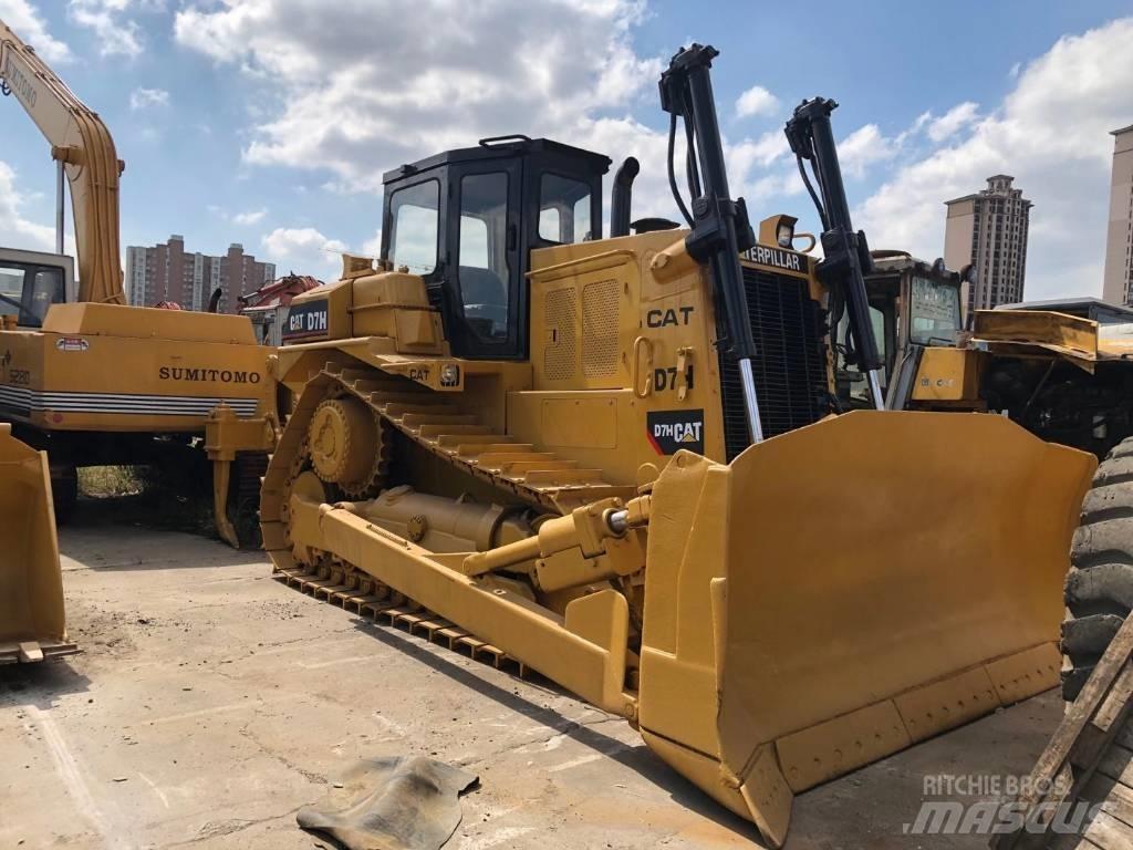 CAT D 7 H بلدوزرات مجنزرة