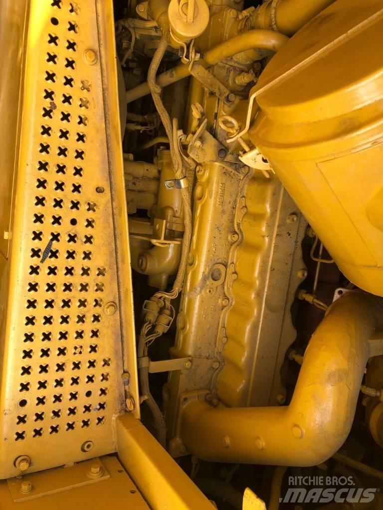 CAT D 7 H بلدوزرات مجنزرة