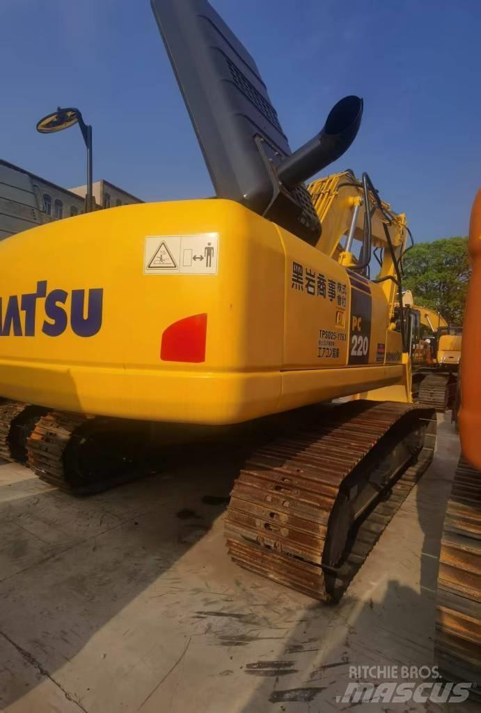 Komatsu PC 220-8 حفارات زحافة