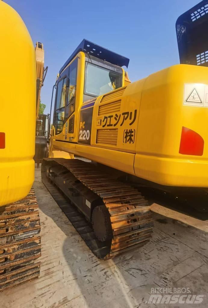 Komatsu PC 220-8 حفارات زحافة
