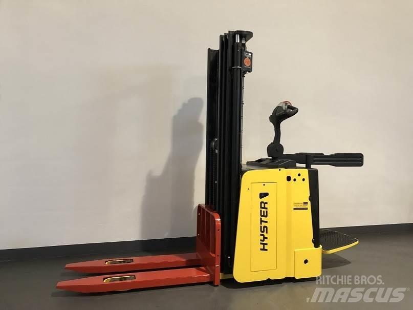 Hyster S1.5S معدات التكديس الجوالة