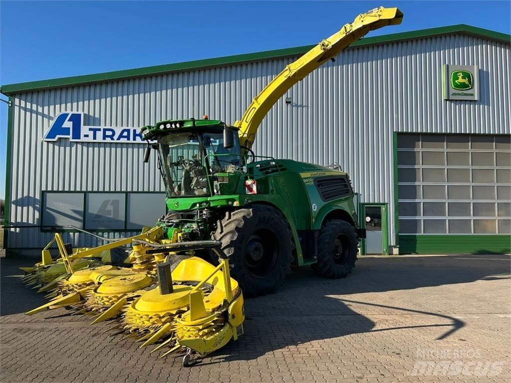 John Deere 8400i حصادات الأعلاف