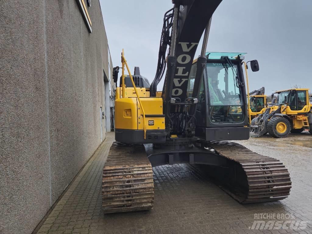 Volvo ECR 235 EL حفارات زحافة