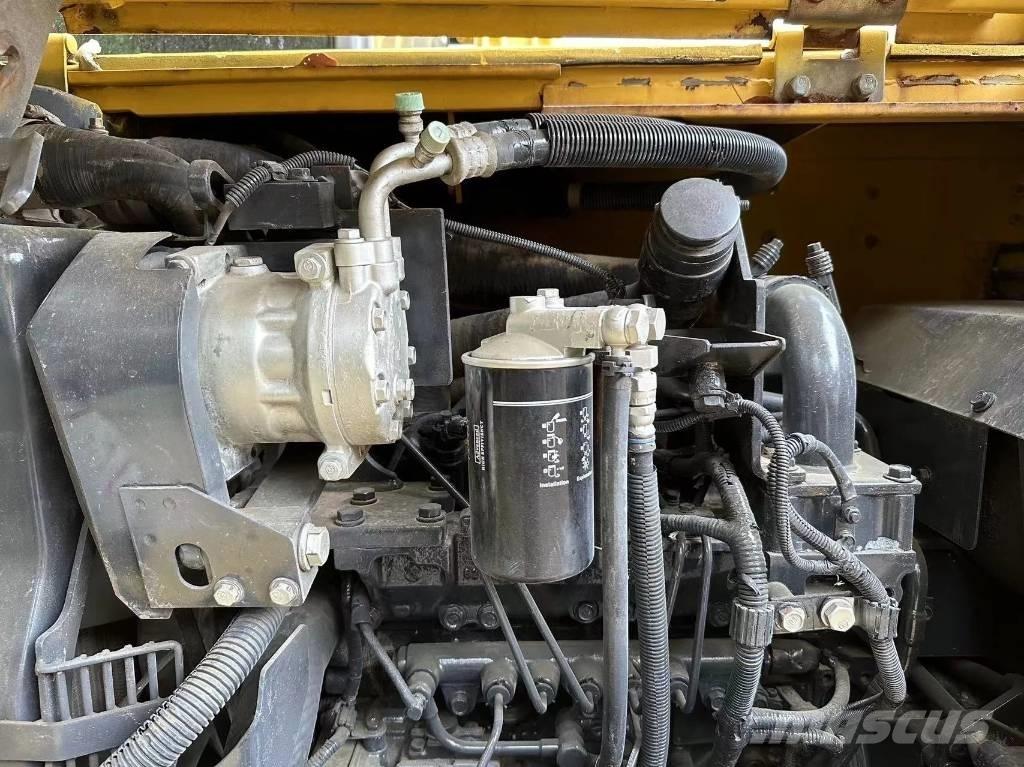 Komatsu PC70-8 حفارات وسط 7 طن - 12 طن