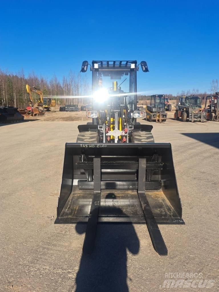 JCB 403 لوادر متعددة الأغراض