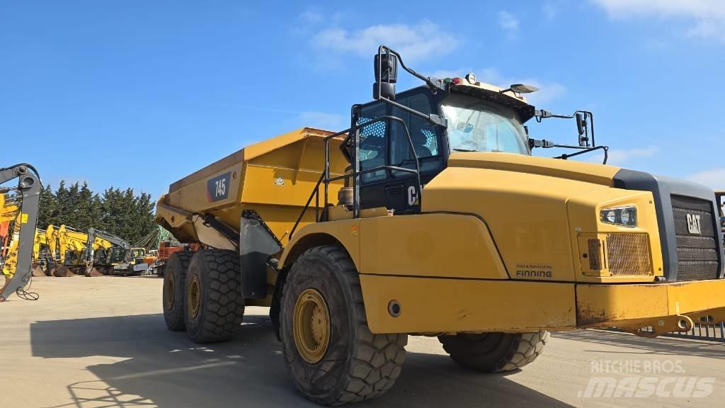 CAT 745 ساحبات مفصلية