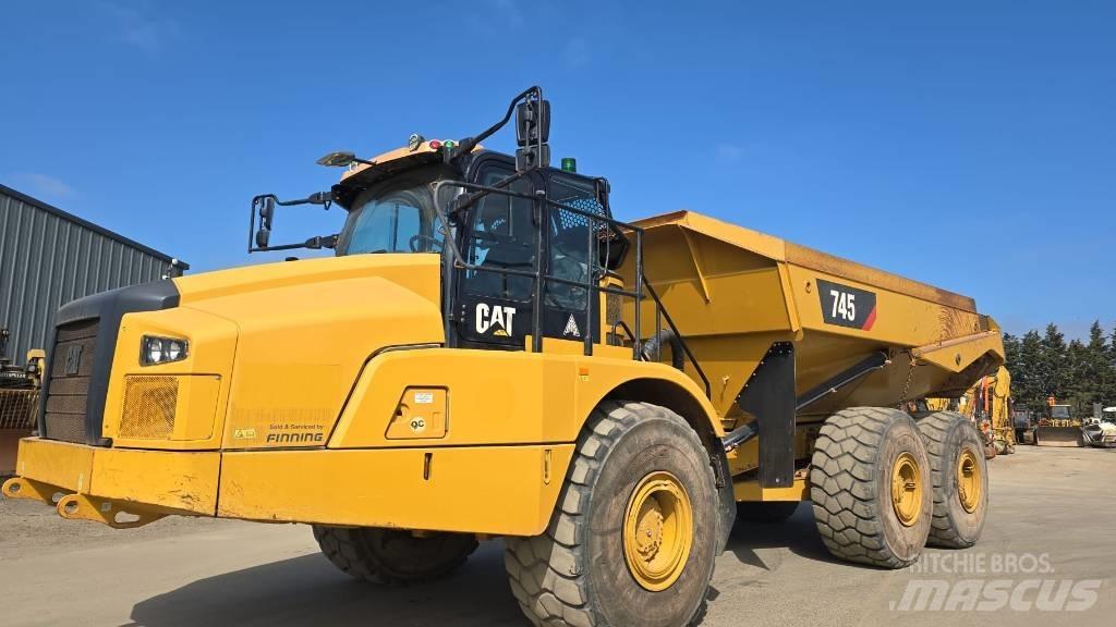 CAT 745 ساحبات مفصلية