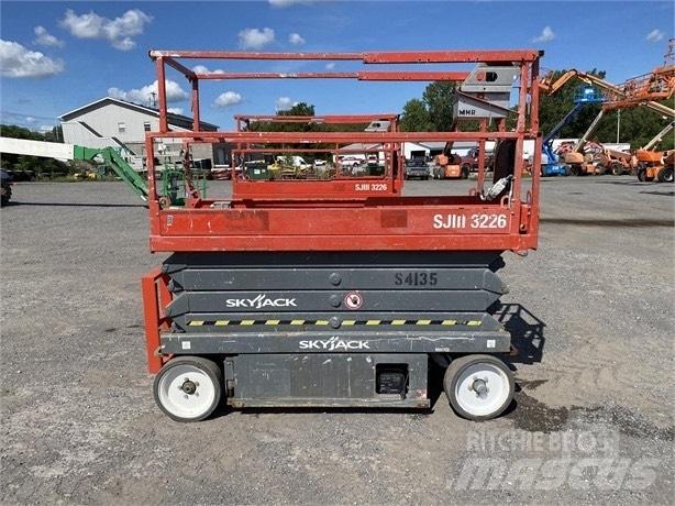 SkyJack SJ III 3226 رافعات مقصية الشكل