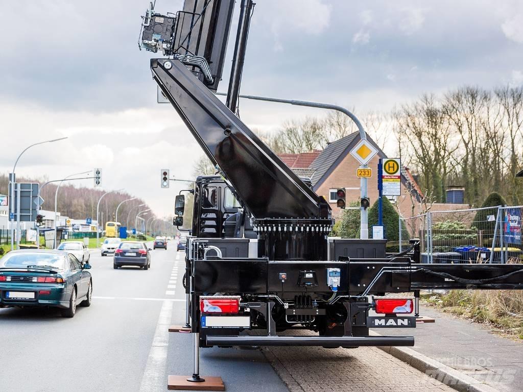 Böcker AK 37/4000 رافعات صالحة لكل أنواع الطرق