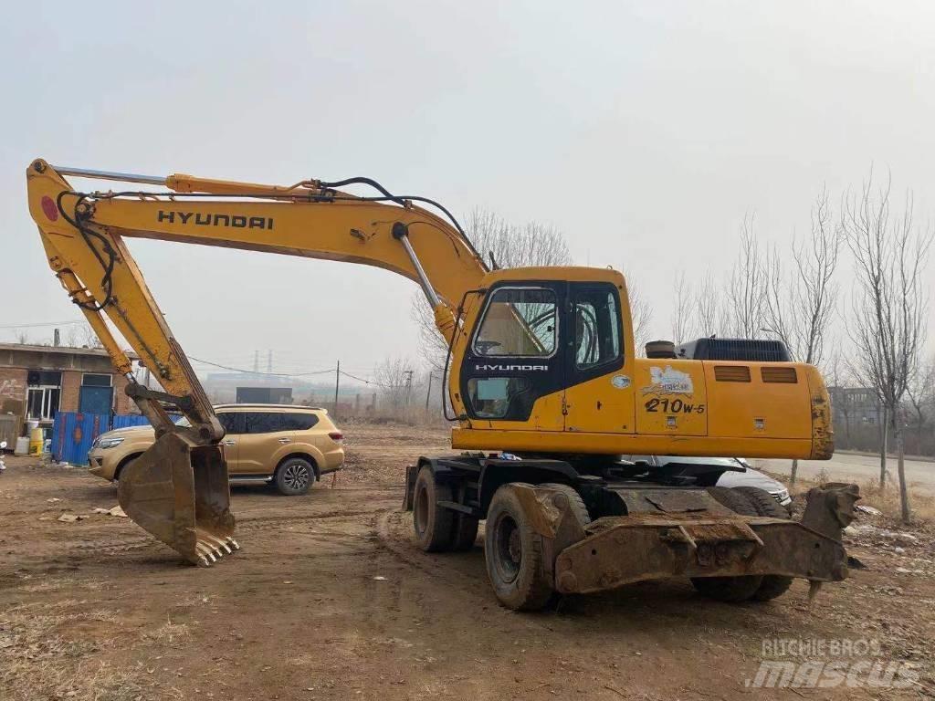 Hyundai R210WD حفارات بعجل