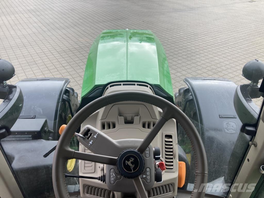 John Deere 6M240 الجرارات