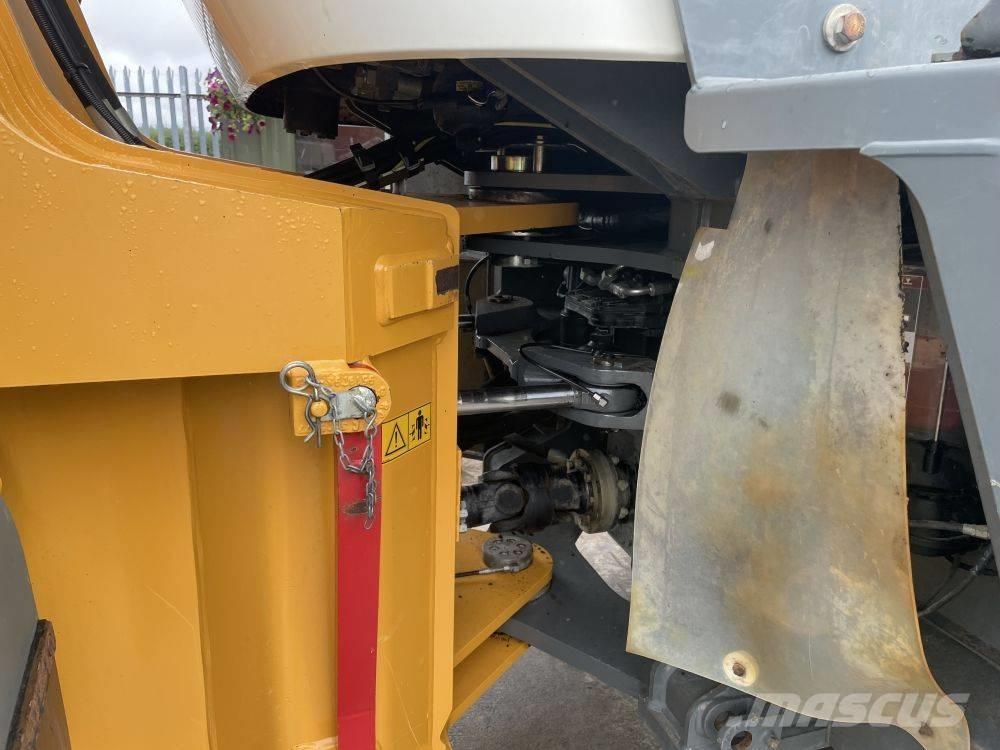 Liebherr L 550 لوادر بعجل