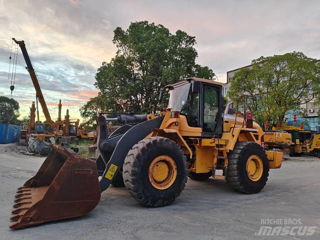 Volvo L 120 لوادر بعجل