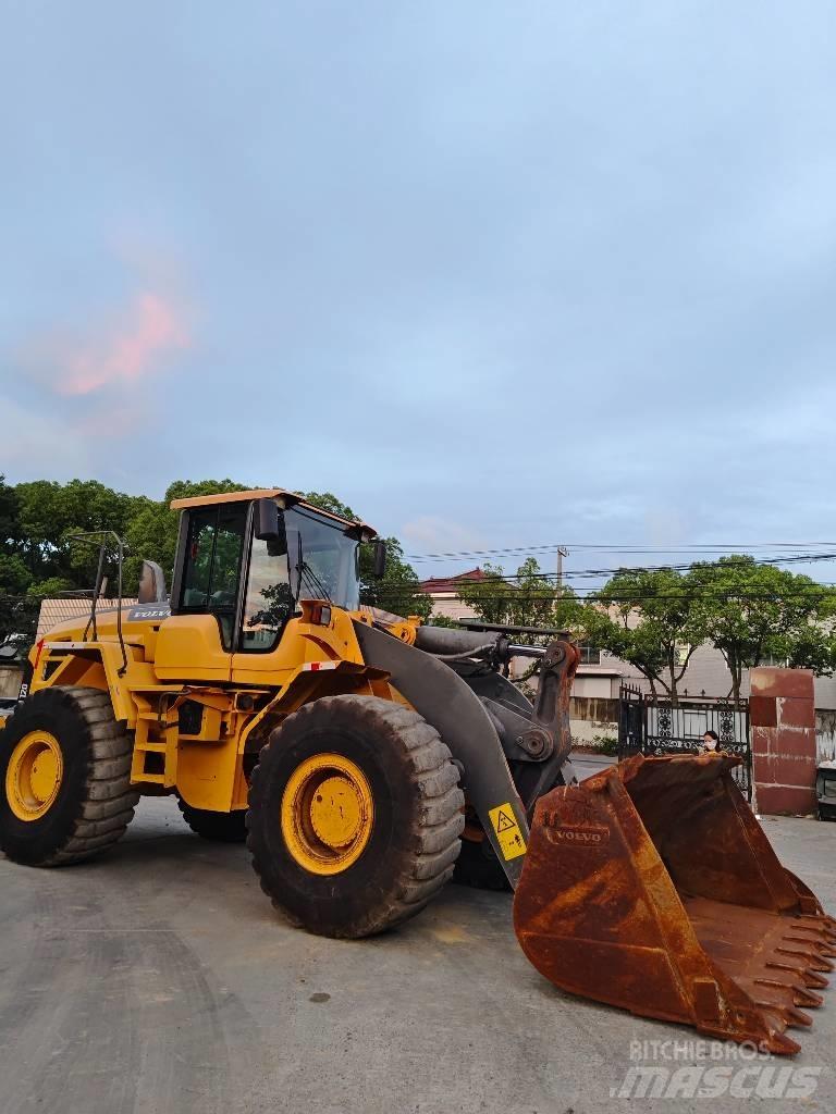 Volvo L 120 لوادر بعجل