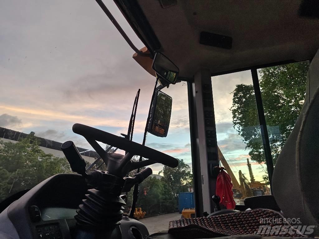 Volvo L 120 لوادر بعجل