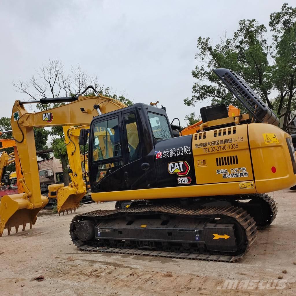 CAT 320 D حفارات زحافة