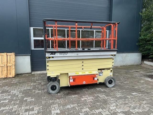 JLG 3246 ES رافعات مقصية الشكل