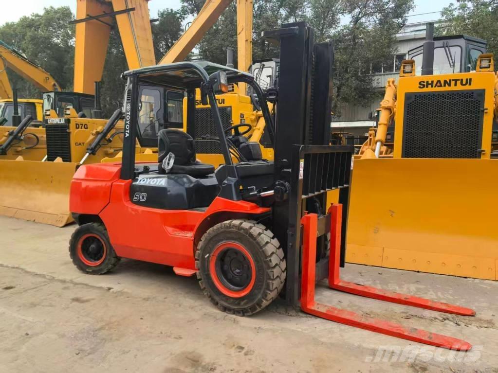 Toyota 7FD50 شاحنات الديزل