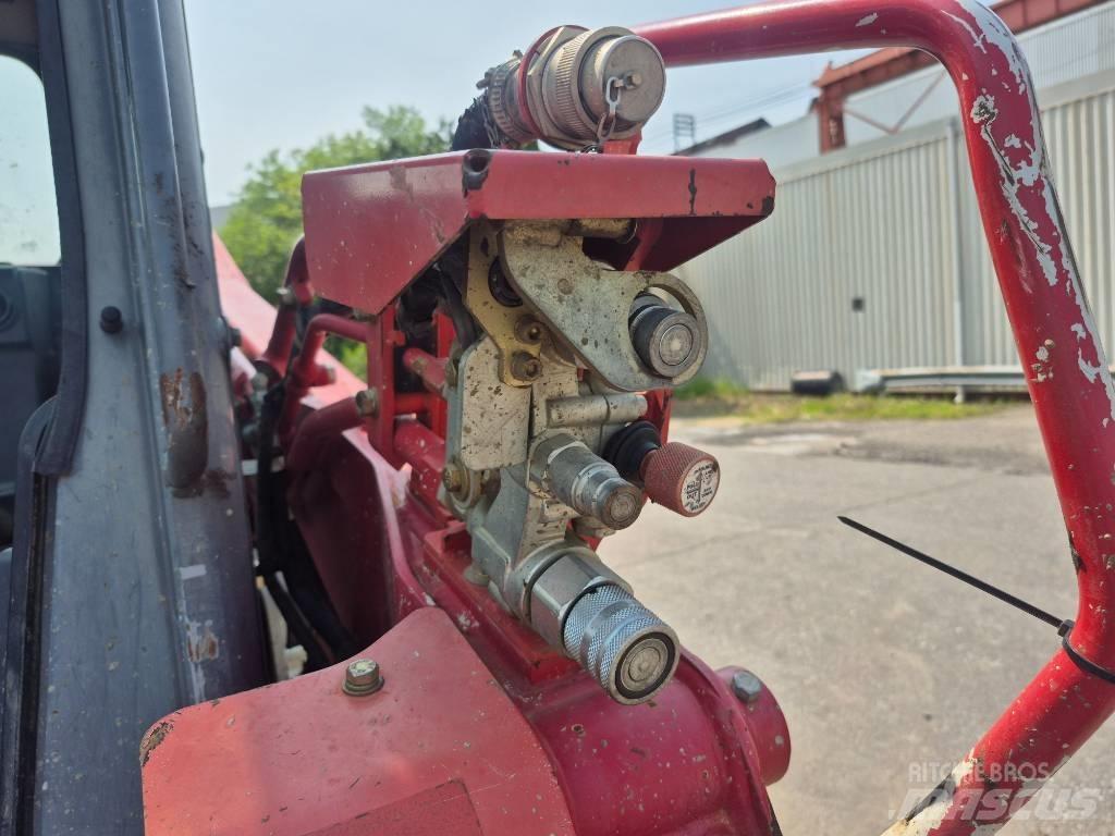 Takeuchi TL12 لوادر انزلاقية التوجيه