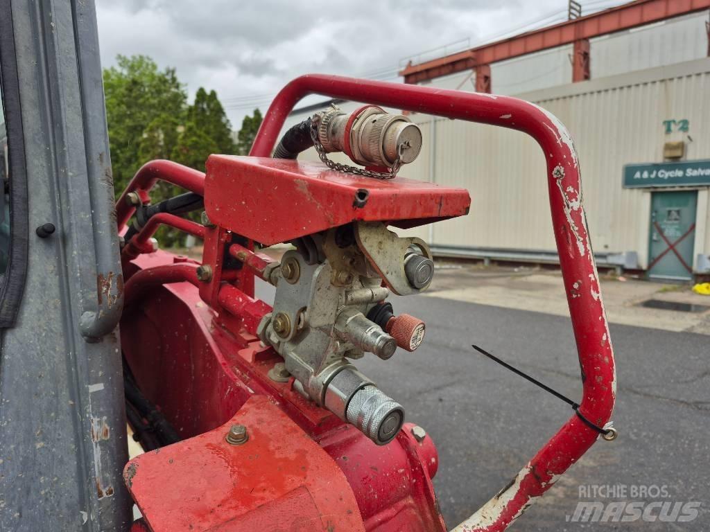 Takeuchi TL12 لوادر انزلاقية التوجيه