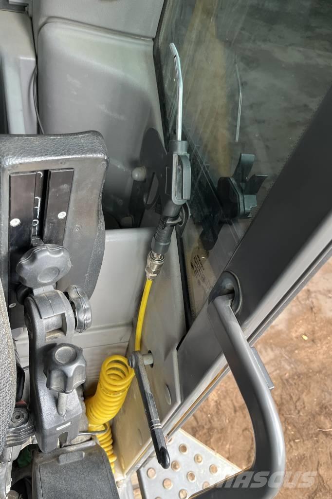 Volvo EC 300 EL حفارات زحافة